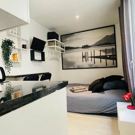 Calm And Cozy Apartment Paris